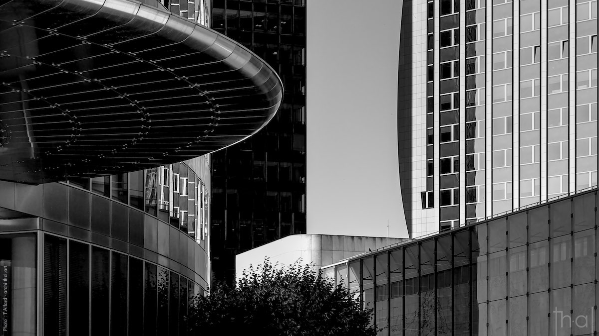 Photographie d'architecture en noir et blanc à Paris La Défense