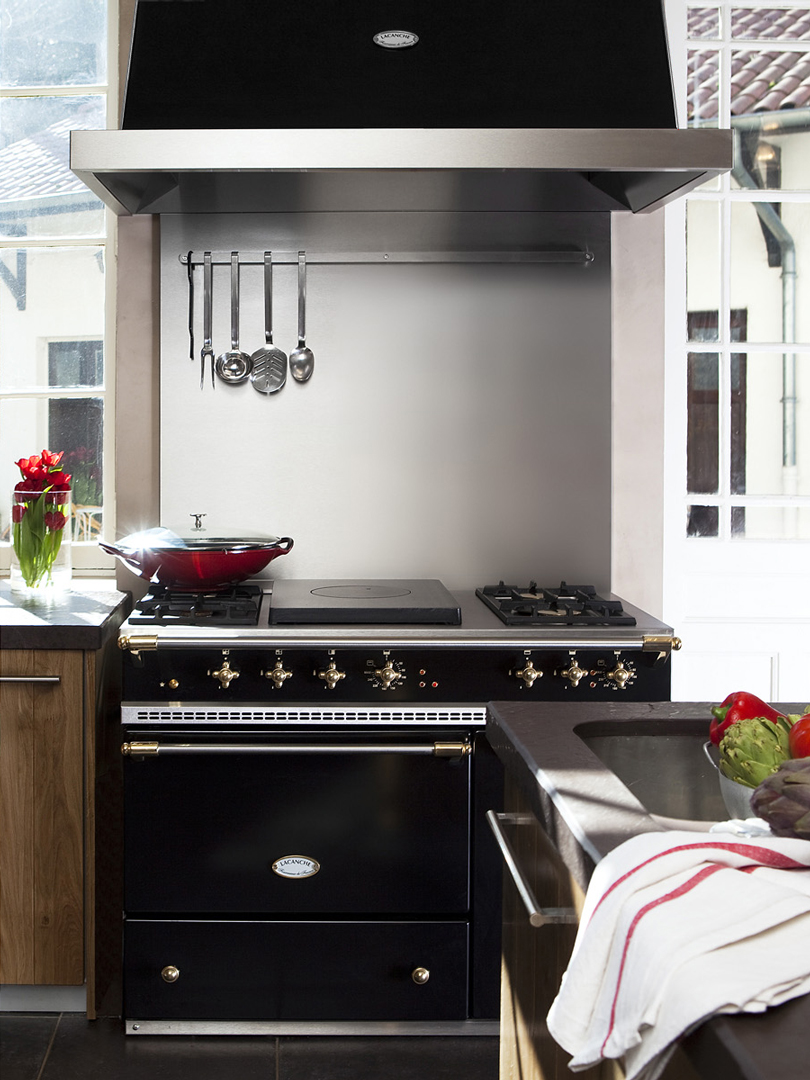 Retouches et nettoyage de Hotte de fourneau de cuisine
