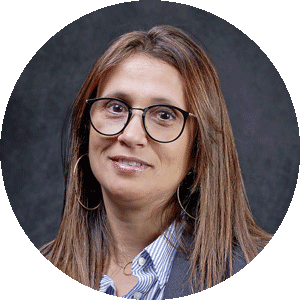 Portrait Linkedin de femme avec des lunettes
